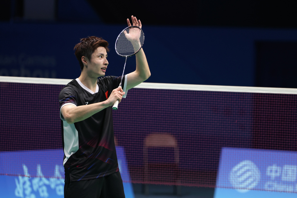 发型也很不 发型也很不