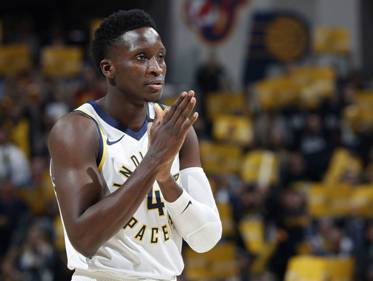 更因为他深 更因为他深